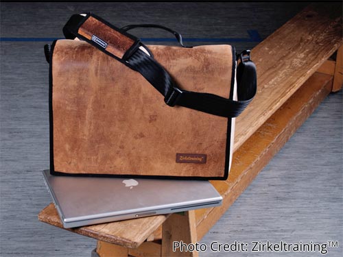 Laptoptasche "Kasten" aus recyceltem Sportgeräteleder und Turnmatte von Zirkeltraining