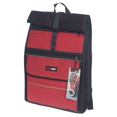 Rolltoprucksack aus upcyceltem Feuerwehrschlauch