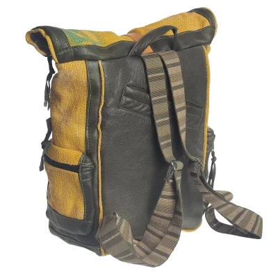 Rucksack aus upcycelter Lederjacke und Kaffeesack